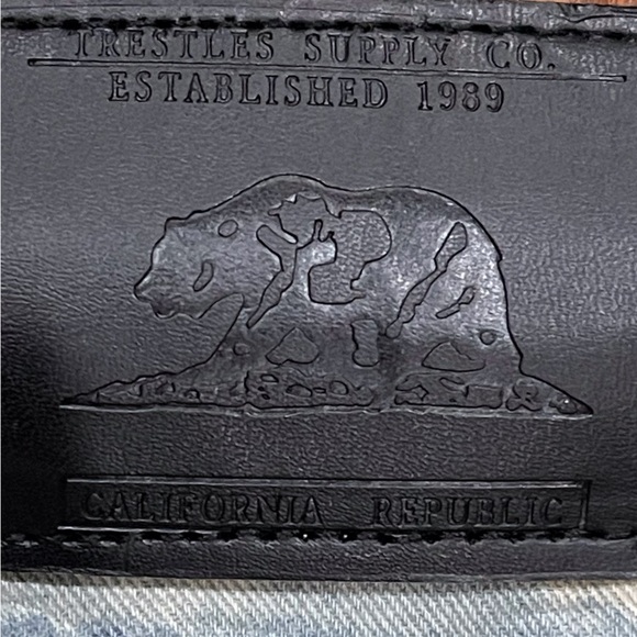 Men's Distressed Blue and White Jeans - Picture 15 of 16